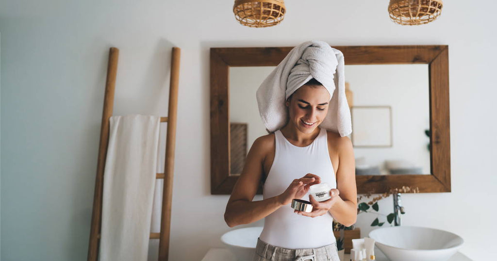 Leichte Pflege für deine Haut: Warum weniger jetzt wirklich mehr ist
